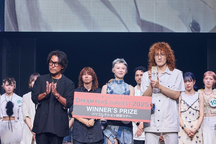 コンテスト競技後には、美容業界をけん引する総勢23サロン・24人の美容師による多種多様なヘアショーが行われた